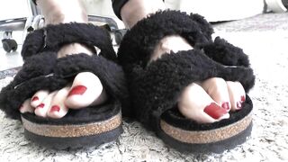 Toe Fetish - Toes Wiggling Black Fur Slippers Part 11