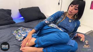 Pakistani Bhabi Aaliyah Yasin Rubs Her Pussy Until She Cums