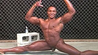 BODYBUILDER ANDRE STEELE does the splits naked