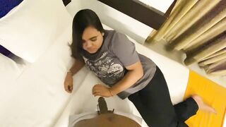 Expatriate's wife came to the hotel to fuck herself.xxx