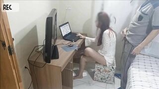 Young girl alone at home receives the horny maintenance man! "Hidden camera"