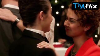 Dalia Yegavian Lesbian Scene in Degrassi: Next Class (Ana Golja)