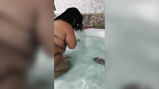 Young Girl Gives a Nice Blowjob and Fucks in the Bath Tub