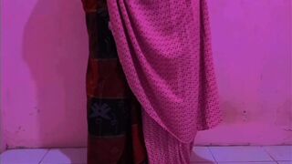 Blowjob In Sarong, Hijab Stepmother Cheats While Her Husband Is Working In India