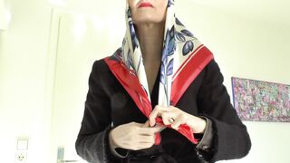 Lady Victoria Valente Showed Elegant Satin Headscarves Scarf Queen