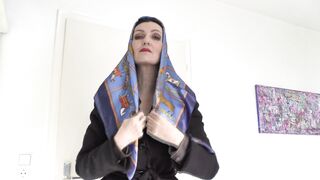 Lady Victoria Valente Showed Elegant Satin Headscarves Scarf Queen