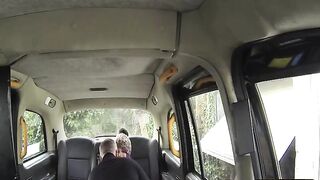 /sexy_lady_really_loves_anal_banging_in_the_taxicab_with_the_driver