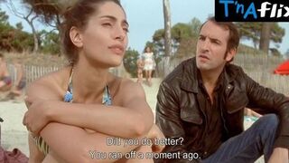 Caterina Murino Sexy Scene in L' Amour Aux Trousses