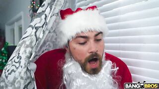 BANGBROS - Christmas Is Early For Kylie Quinn As She Gets Fucked By Her Boyfriend In A Santa Costume