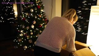 Pregnant girl decorates a Christmas tree and gets creampie