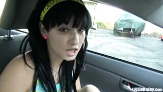 Teen toys her tight cunt in a car