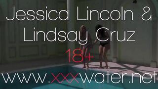 Pretty hot hotties Cruz and Jessica swim naked together