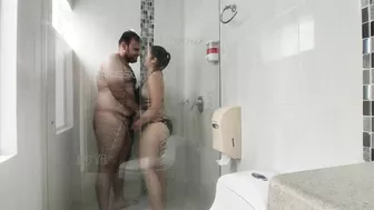 I fuck my girlfriend in the hotel bathroom