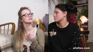 Holly & Cataleya zeigen uns, wie heißer Girl-on-Girl-Sex aussieht