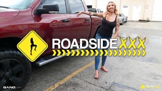 Roadside - Daisie Belle Flashes Her Ass And Big Tits For The Car Mechanic