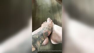 Cumming On Goddess Feet