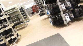 Public* Cumwalk in the Shoppingcenter