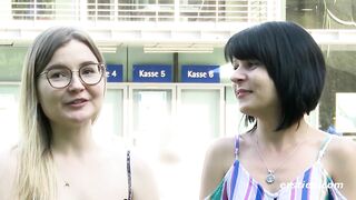 Ersties: Marie S. angelt sich die heiße Emily für ein Analplug-Abenteuer