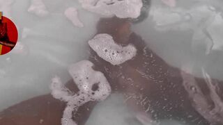 Ebony teen getting finger fucked in tub