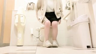 [Active female college student] Pissing scene Pee shooting