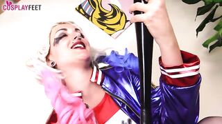 Harley Quinn in black pantyhose teases with her feet