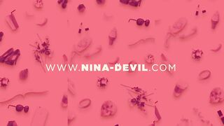Heißes Röckchen Amateur Nina Devil