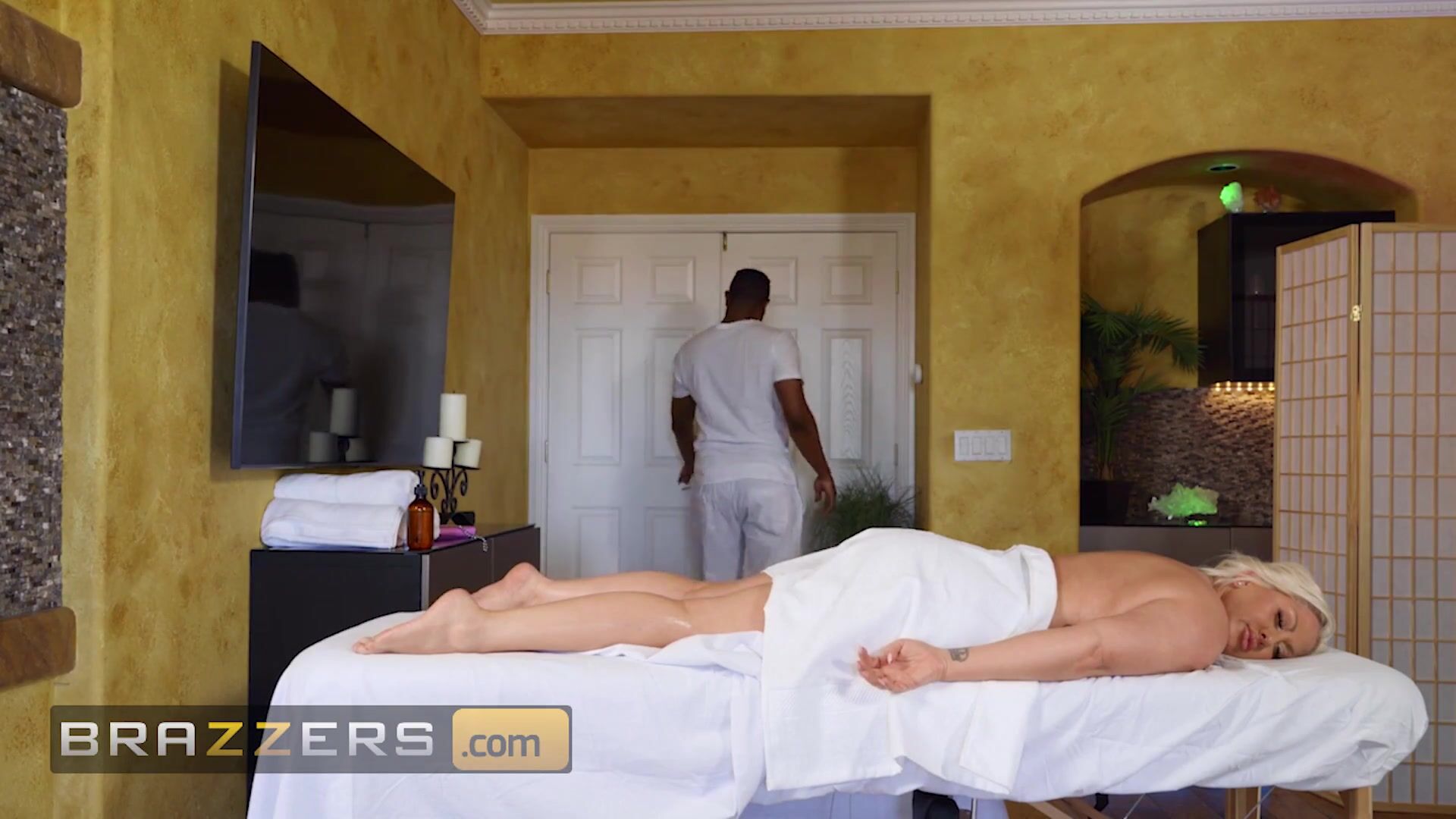 Brazzers – Mz Dani Is Angry At Her Hubby For Sending Her For A Solo Massage So She Fucks The Masseur